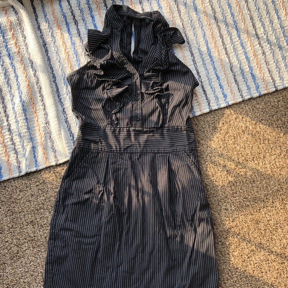 Ruffled collar dress, w pockets and keyhole back